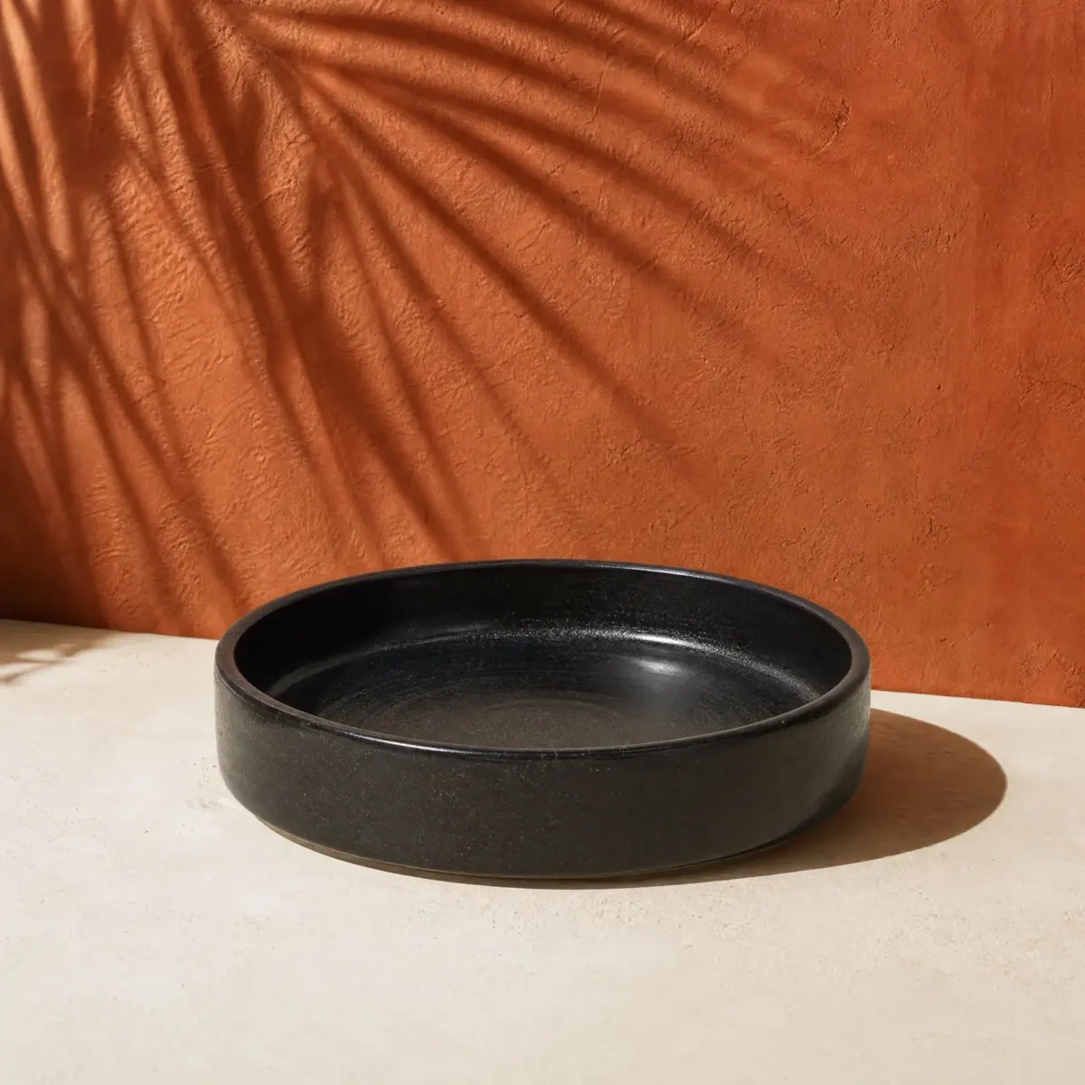Obsidiana Low Serving Dish, Obsidiana (satin black), main view